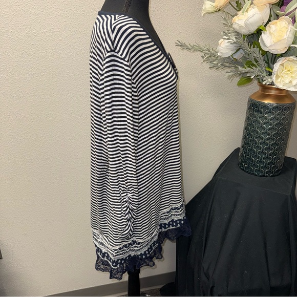 Ali Miles Navy Stripe Tunic Top XL Lace Hem Button Detail Rayon - Picture 4 of 8